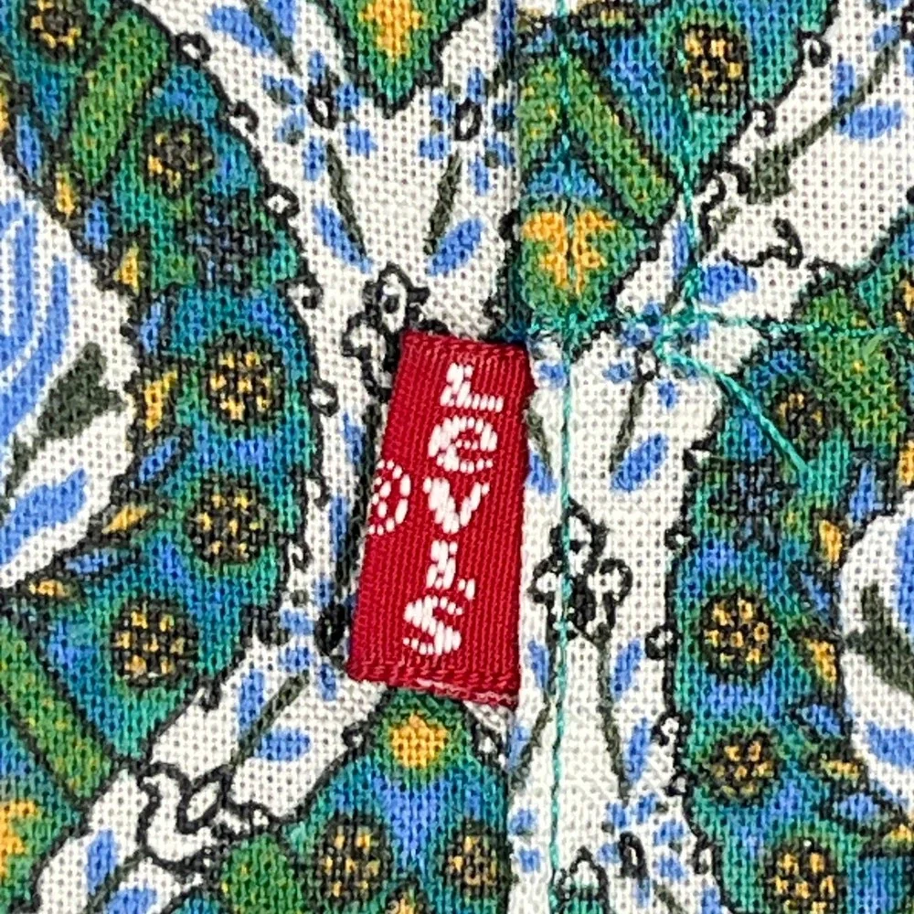 Levis levi button